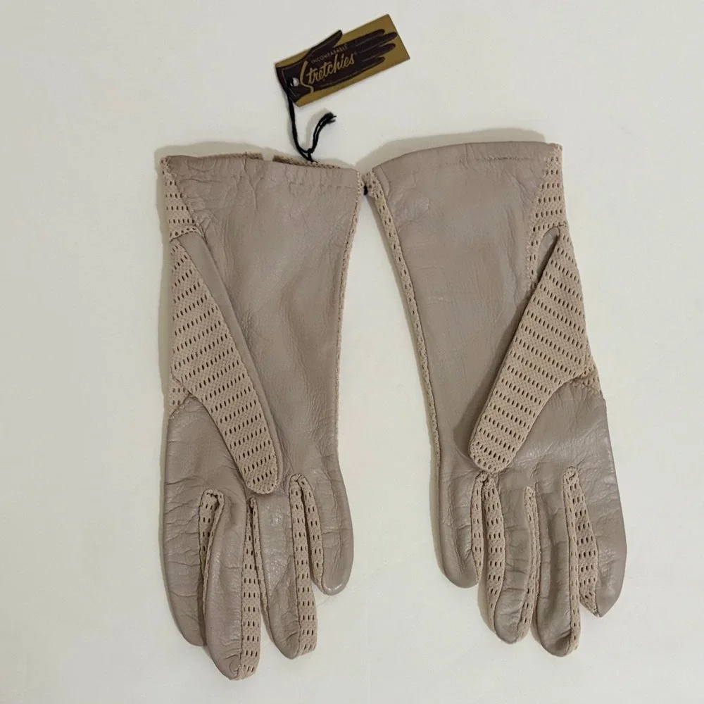 NWT Vintage STRETCHIES Beige Nylon Gloves Faux Leather Palm Button Detail Retro